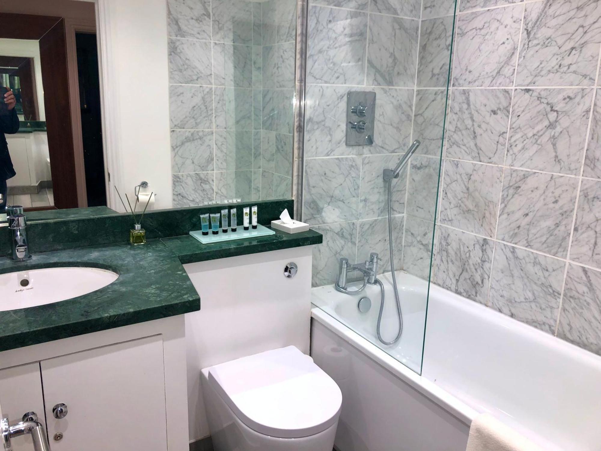 Superbly Located 2 Bedroom Luxury Apartment Bath Bagian luar foto